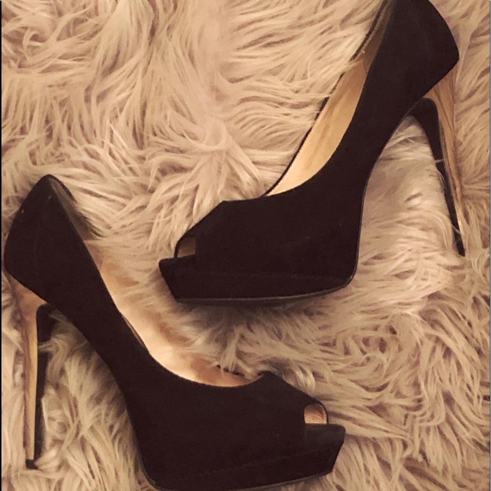Black leather suede pumps